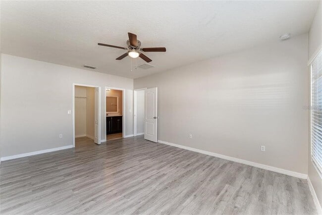 Building Photo - 128 Tanager St