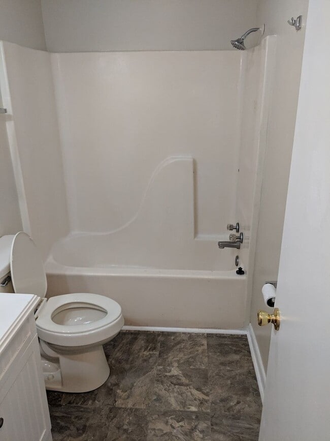Building Photo - 111 Bandywood Ct