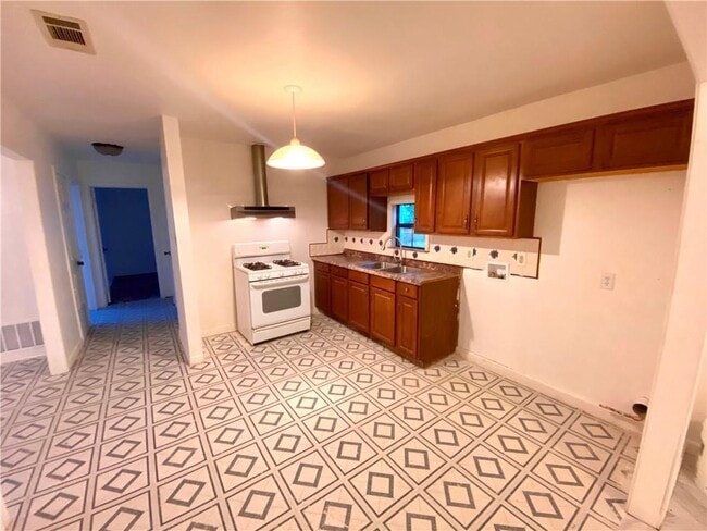 Building Photo - 6211 Club Terrace