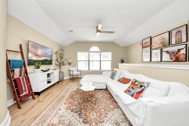 Building Photo - 5941 S Loop E