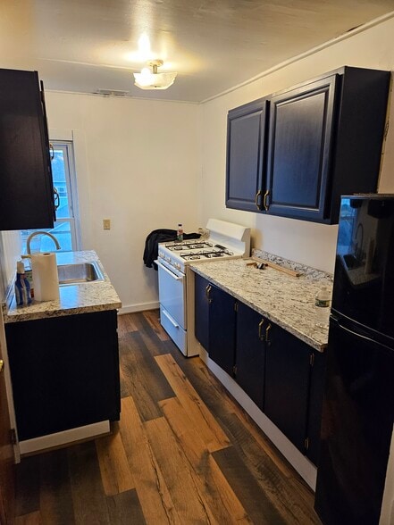 Kitchen - 38 W Stewart St