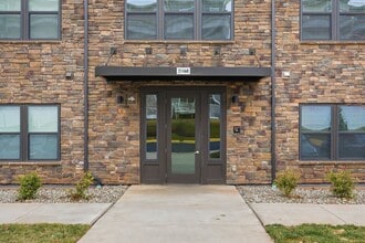 Building Photo - Move right into this immaculate, nearly new 2-bedroom, 2-bath condo offering modern finishes and ...