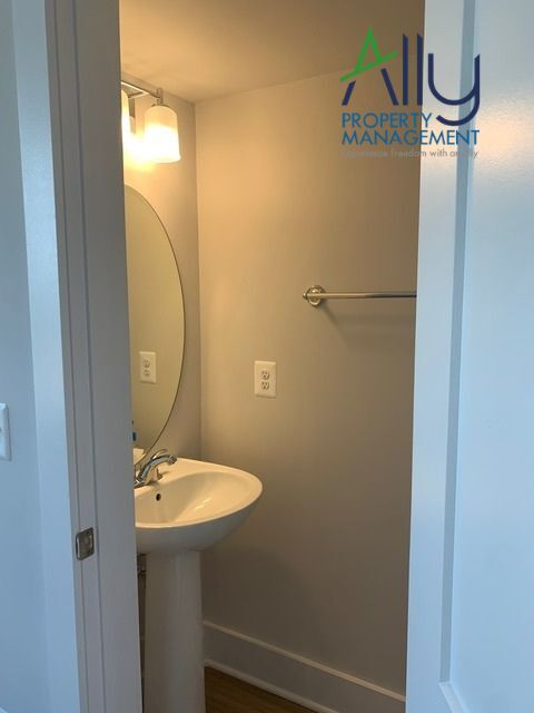 Building Photo - 822 Wesley Ln