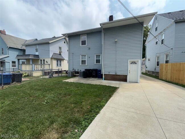 Building Photo - 1308 Warren Rd