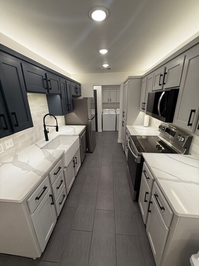 Building Photo - Luxury 3/2/2 in Cooper school district!