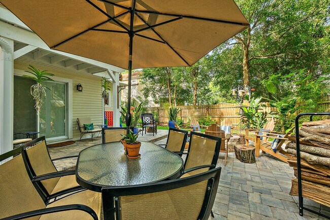 Building Photo - 27 Desoto Pl