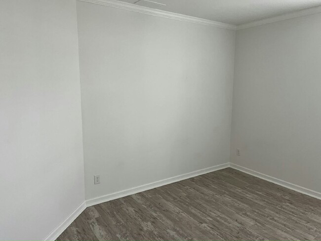 Building Photo - 3805 Vine Trl