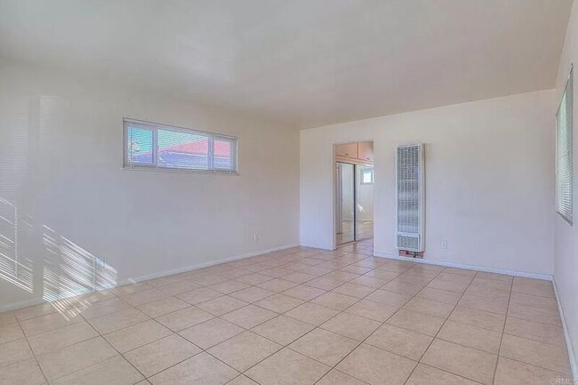 Building Photo - 207 Del Mar Ave