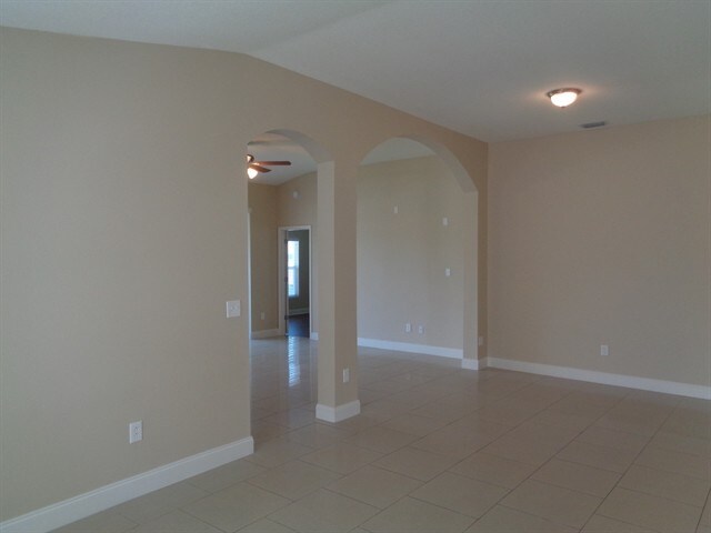 Building Photo - 29425 Crossland Dr