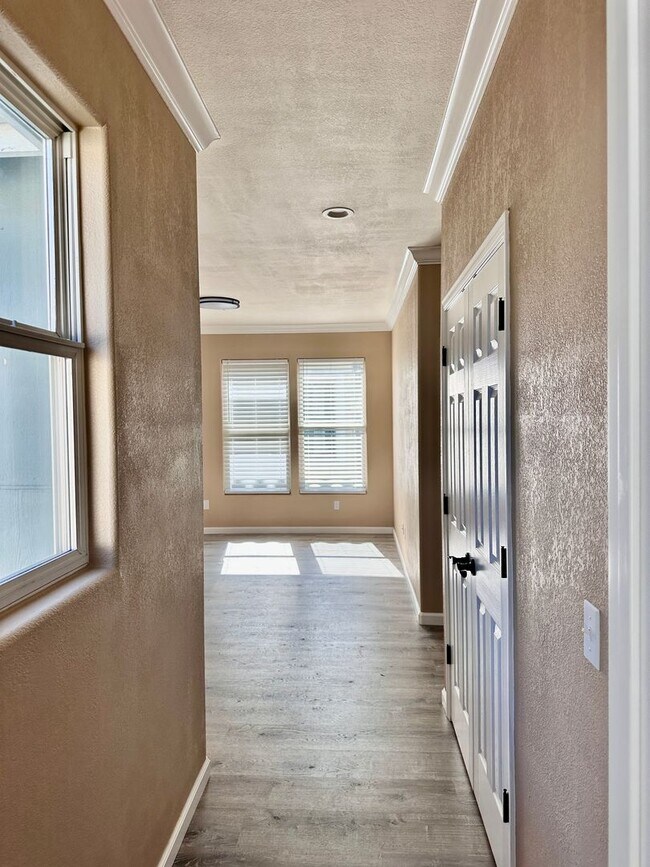 Building Photo - 4 bed/ 4.5 bath in Santa Rosa