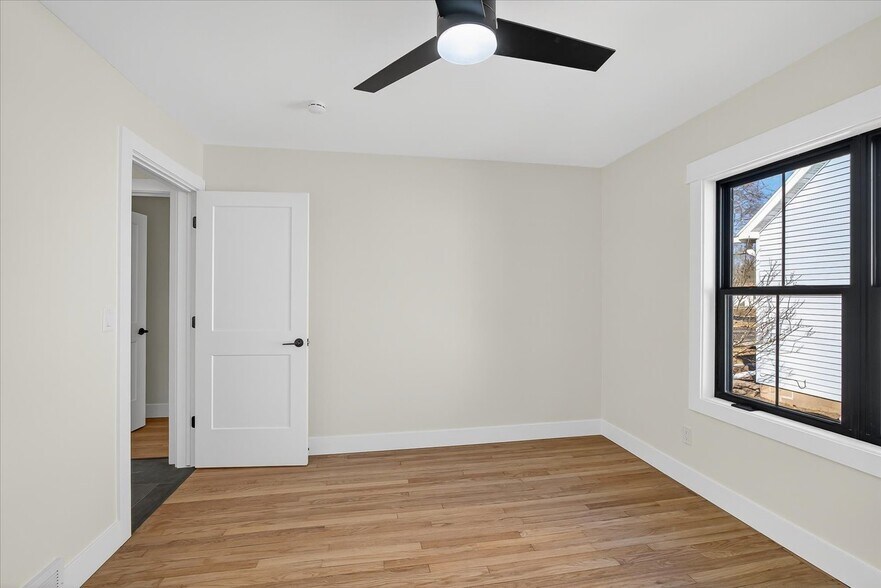 Building Photo - 305 N Shuman St