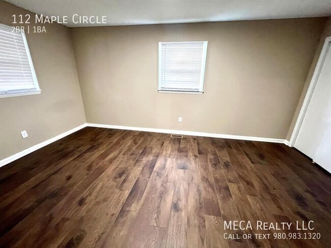 Building Photo - 112 Maple Cir