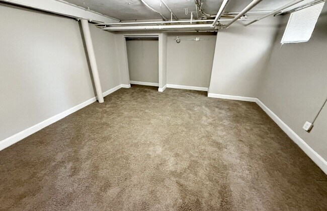 Building Photo - 3015 Clifton Ave