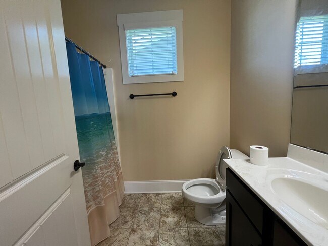 Building Photo - Absolutely Adorable!