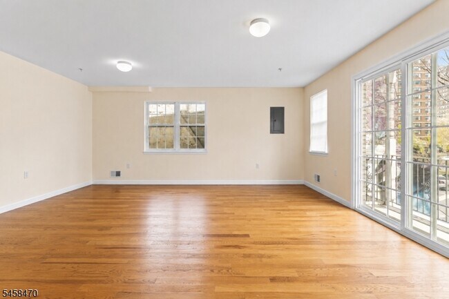 Building Photo - 453 Washington St