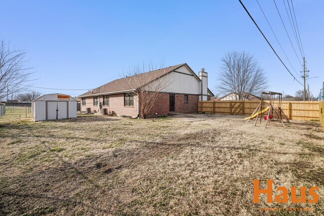 Building Photo - 1839 SE 43rd Terrace