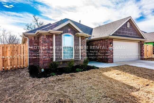 Building Photo - 1121 Gardenia St