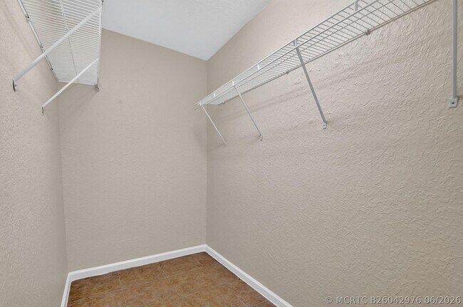 Building Photo - 1107 Big Torch St