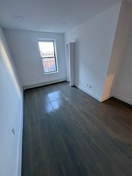 Building Photo - 44 Joy St