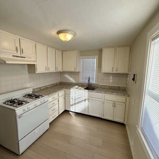 Building Photo - 338 La Motte Ln