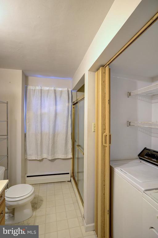 Building Photo - 107 E 6th St