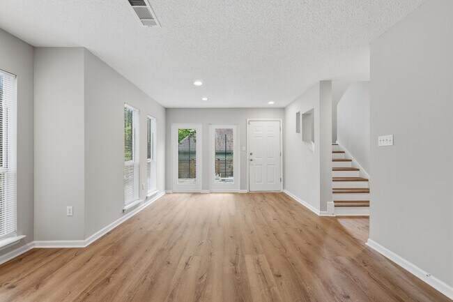 Building Photo - 379 Butternut Dr