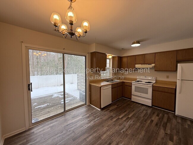 Building Photo - 5230 King's Wood Ln