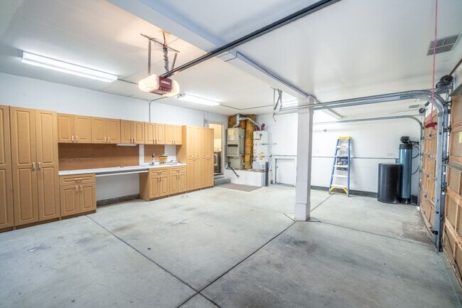 Building Photo - 2741 Seminole Dr