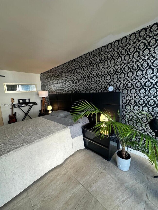 Building Photo - 600 NE 36th St