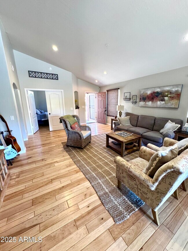 Building Photo - 4027 E Rancho Del Oro Dr