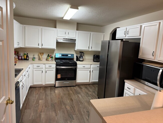 Building Photo - 6610 Gorton Dr