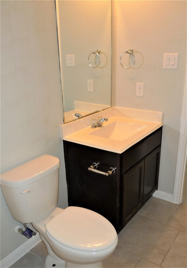 Building Photo - 3003 Lightles Manor Ct