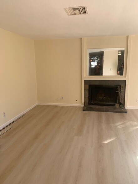 Building Photo - 3901 Clayton Rd