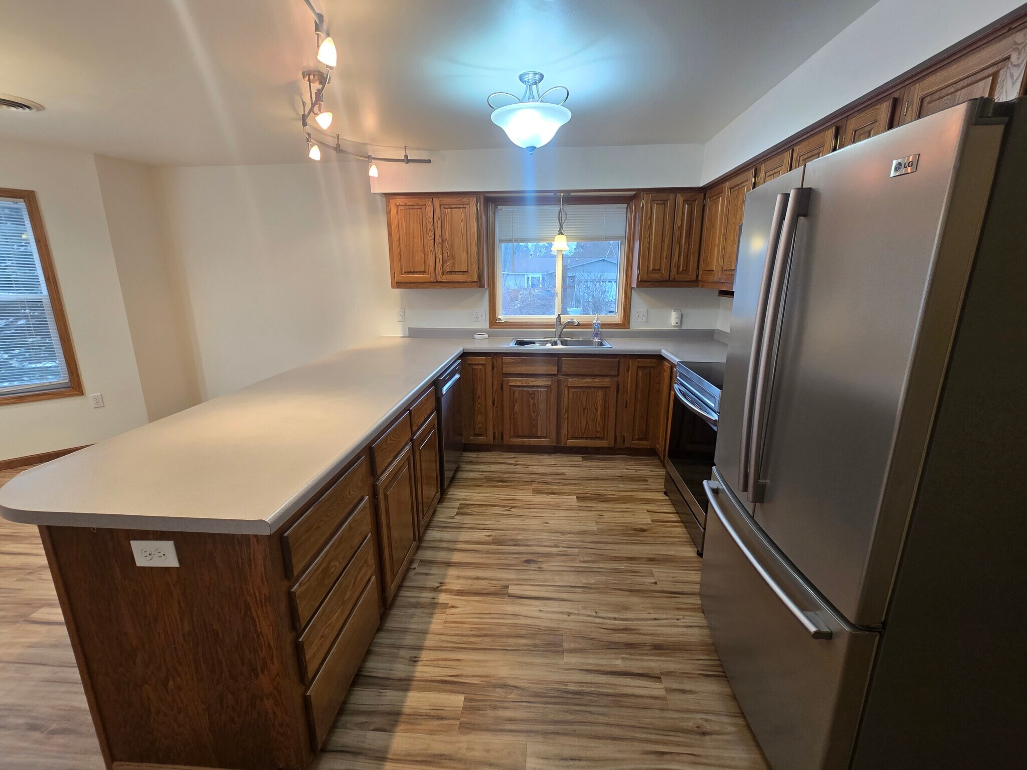 Ample storage - 1640 Terrill St