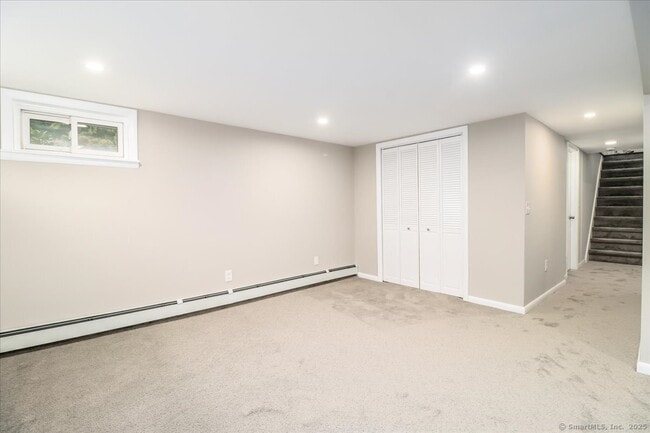 Building Photo - 8 Lakewood Terrace