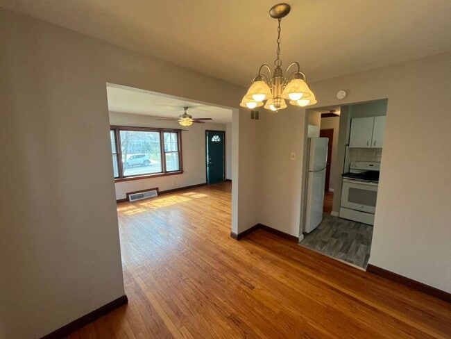 Building Photo - 9813 Lullaby Ln