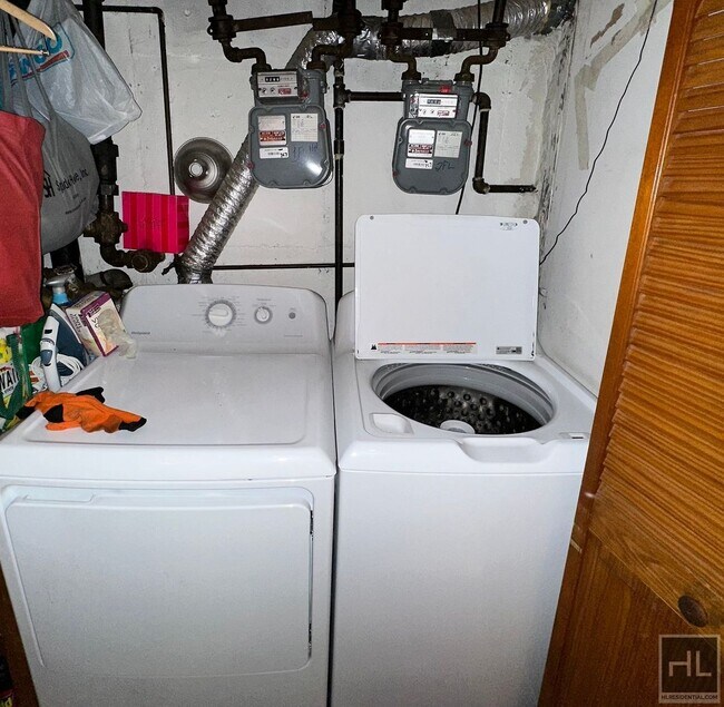 Building Photo - Renovated Walk in One bedroom 63 DRIVE