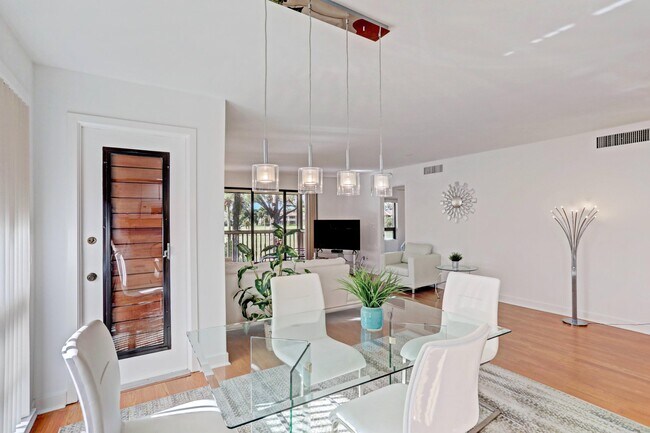 Building Photo - 318 Brackenwood Cir