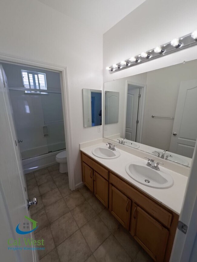 Building Photo - $5095 - 2 Story, 4 bed - 2 Bath Home in de...