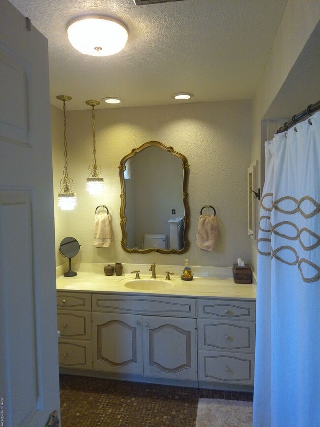 Building Photo - Entertainers Delight Beautiful Pool home Available May 12 to Sept 15, 2026