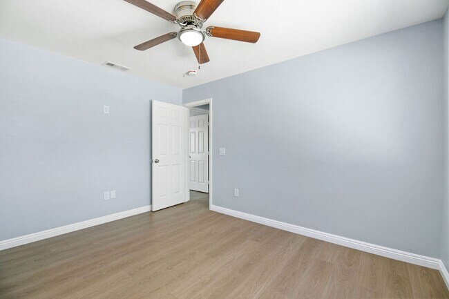 Building Photo - HALF OFF 1ST MONTH RENT- 2 Bedroom/ 2 bath...