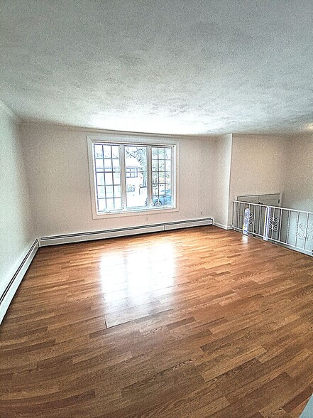 Building Photo - 48 Tiffany St