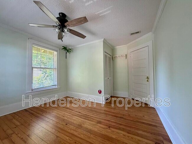 Building Photo - 319 N Mulberry St