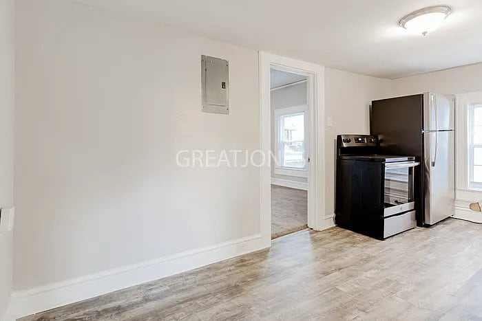 Building Photo - 204 Woodside Ave