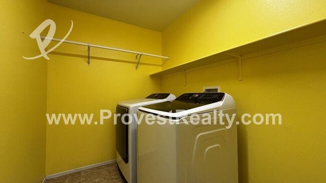 Building Photo - 12901 La Costa Ct