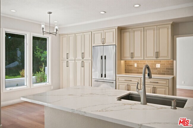 Building Photo - 4324 Park Verdi