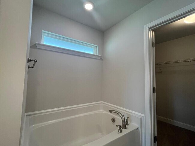 Building Photo - 108 Bingham Wy