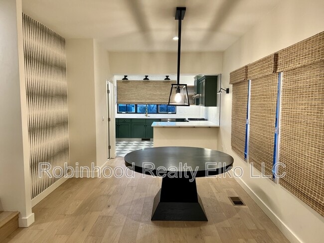 Building Photo - 753 Oak St