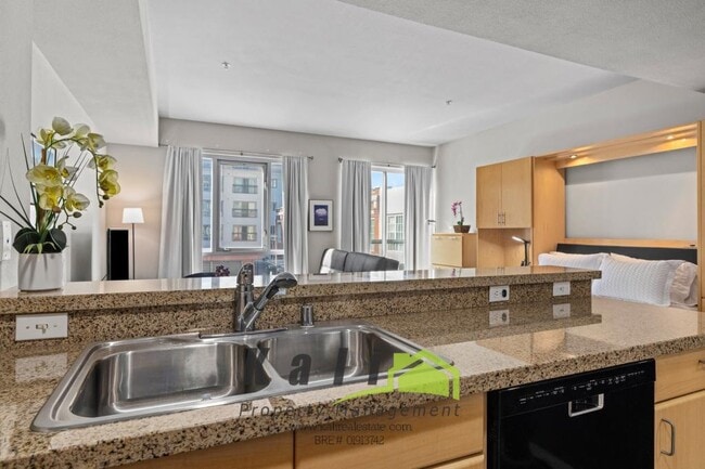 Building Photo - 445 Island Ave