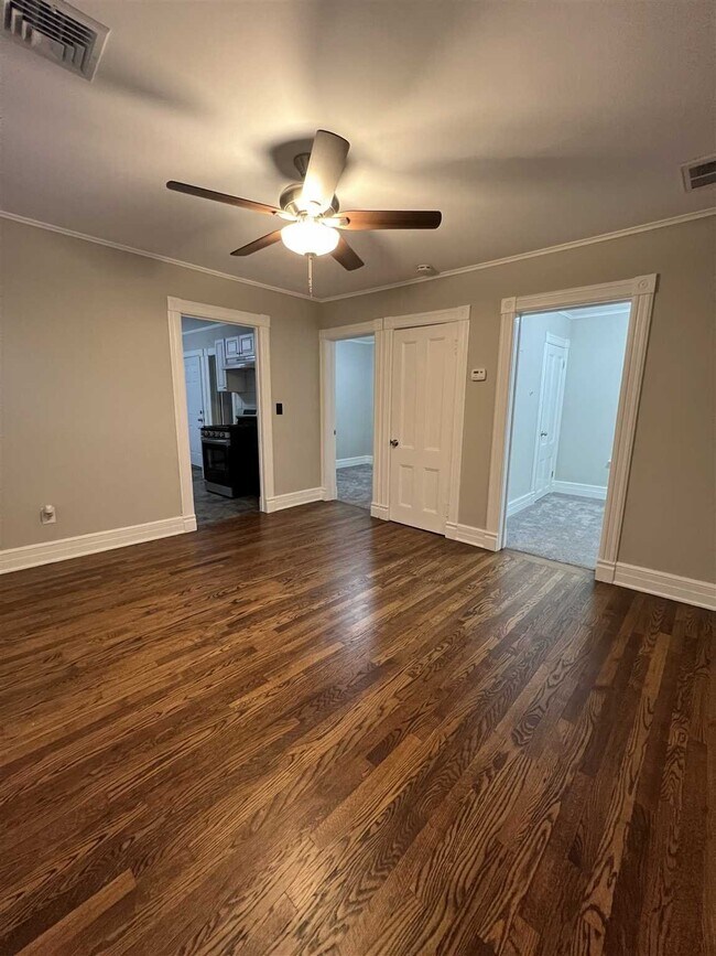 Building Photo - 21 Lincoln Ave